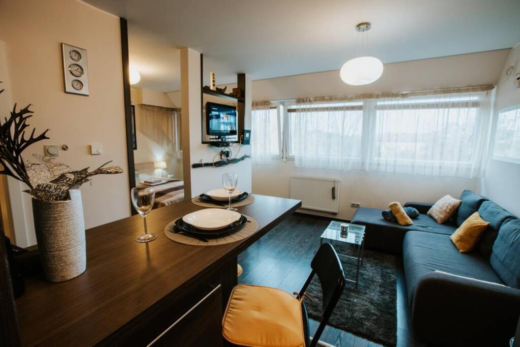 Nyugalom a belvárosban - Housity