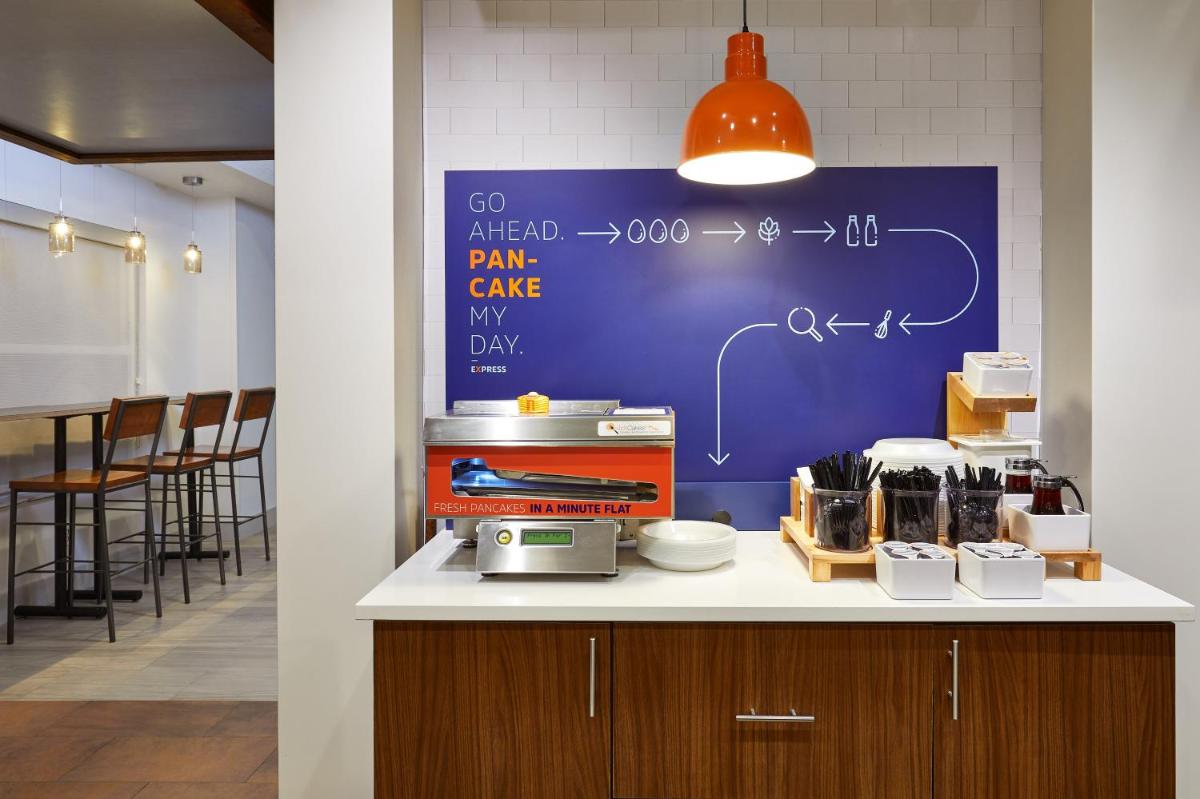 Holiday Inn Express & Suites Orlando International Airport, an IHG Hotel - Housity