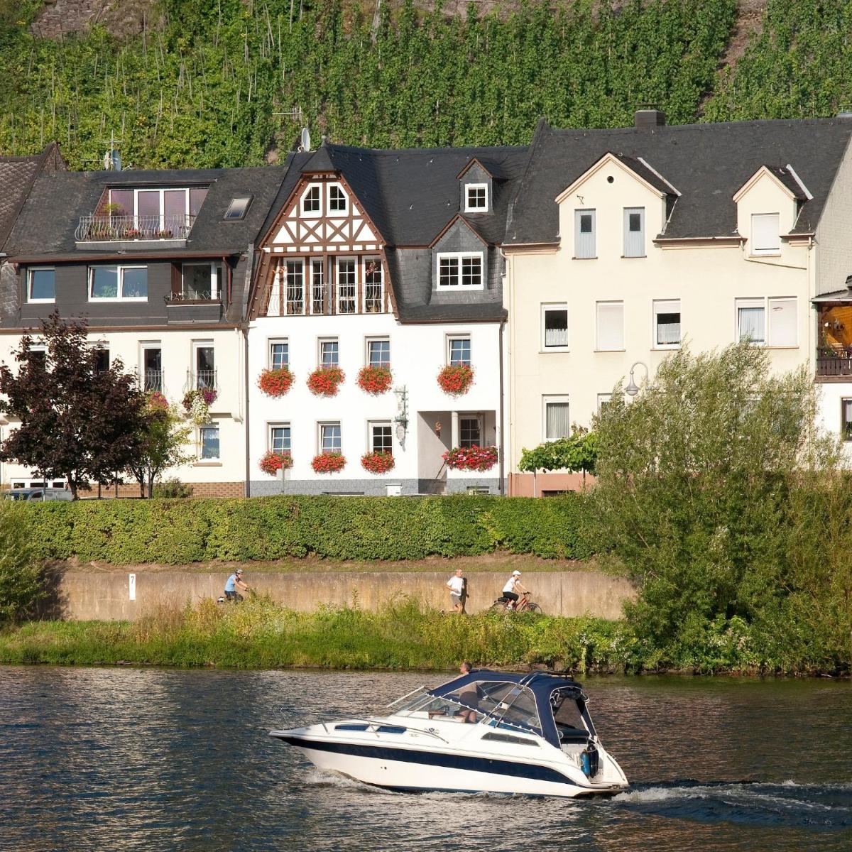 Mosel Panorama - Housity
