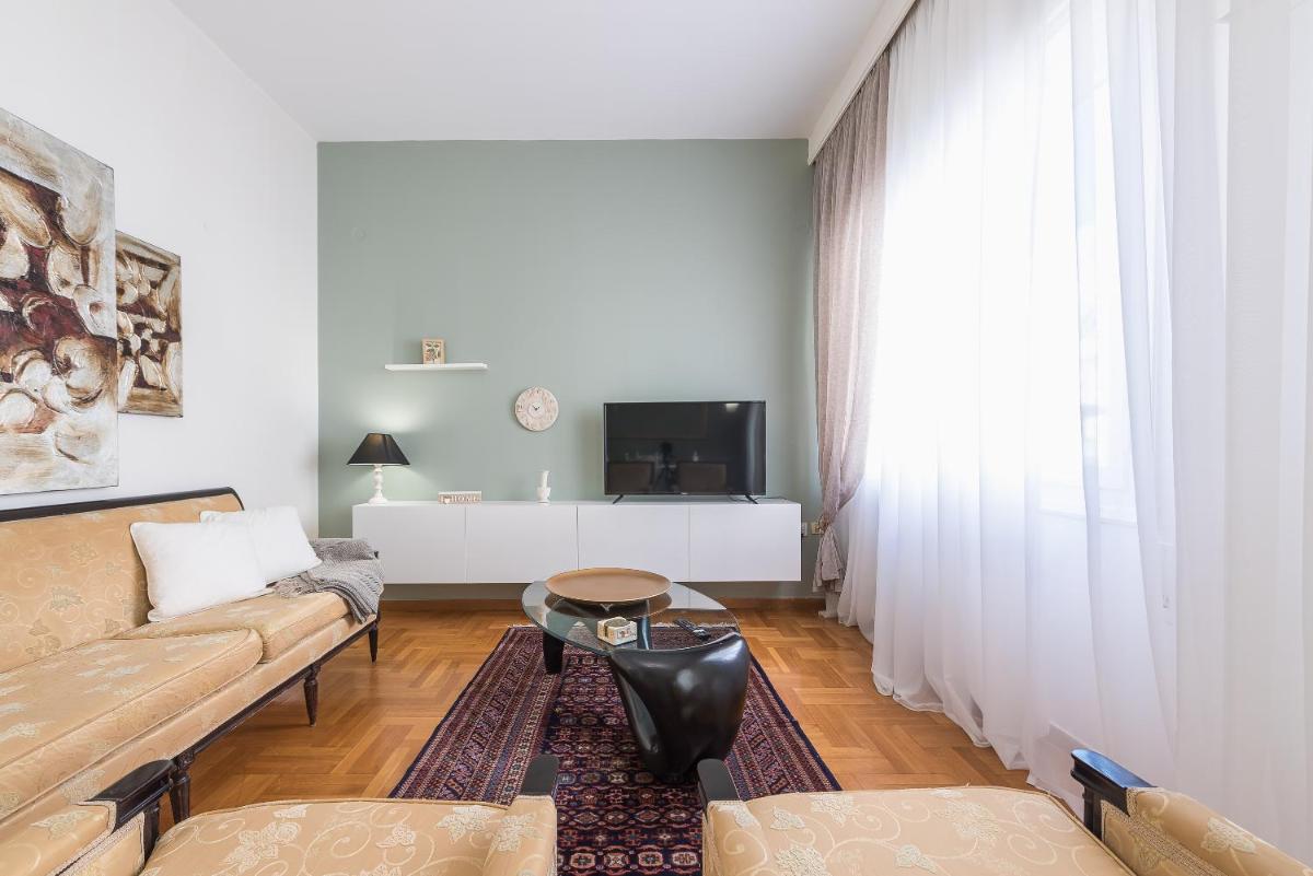 Suitetrails - Sophisticated Family House With Acropolis View