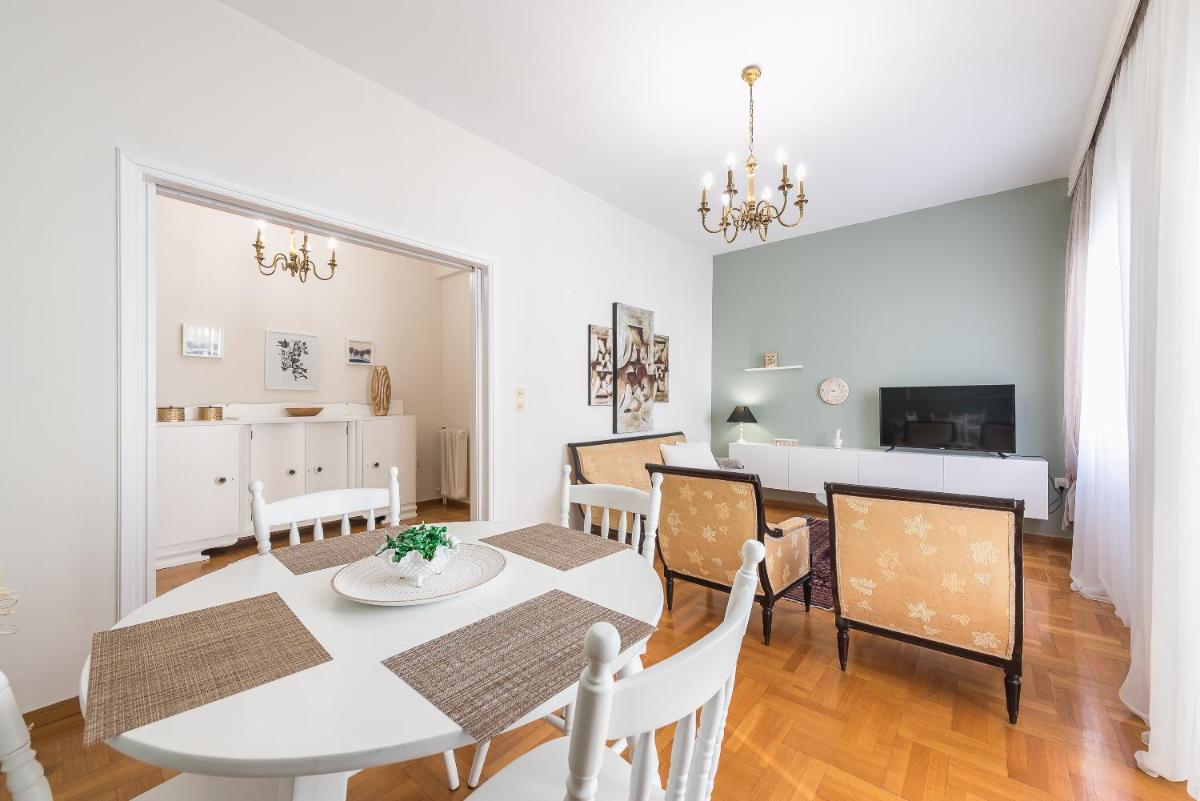 Suitetrails - Sophisticated Family House With Acropolis View
