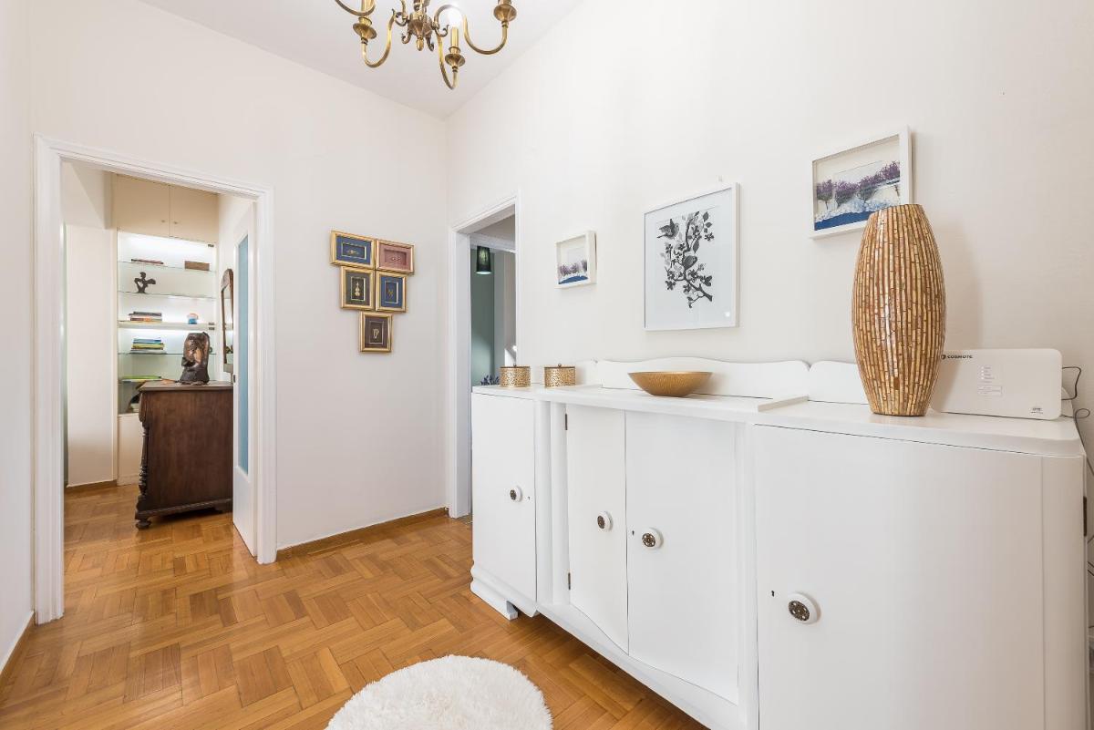 Suitetrails - Sophisticated Family House With Acropolis View