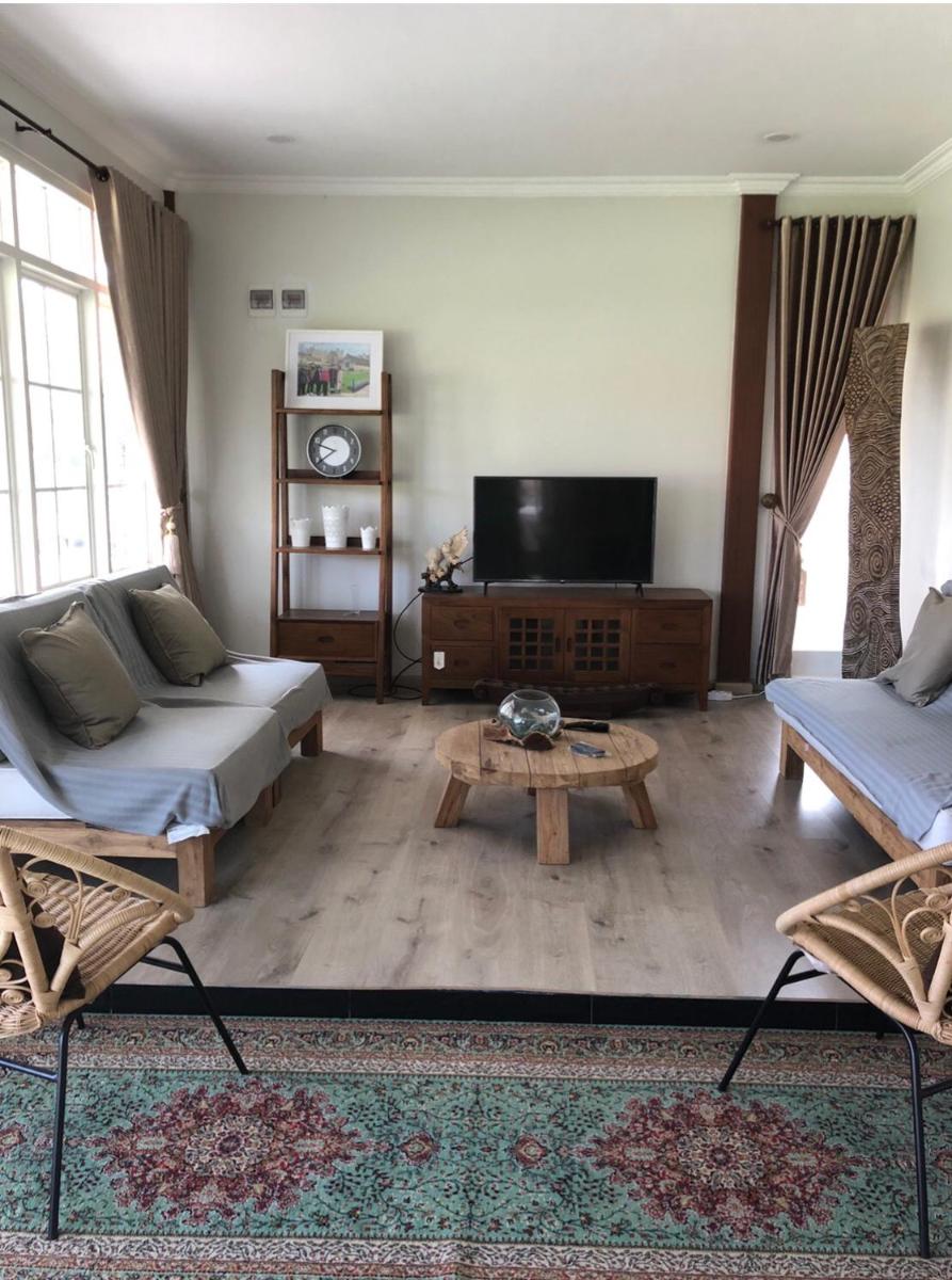 Super Wonderful 5 bedrooms with Bathroom Villa Marion Tomohon - Housity