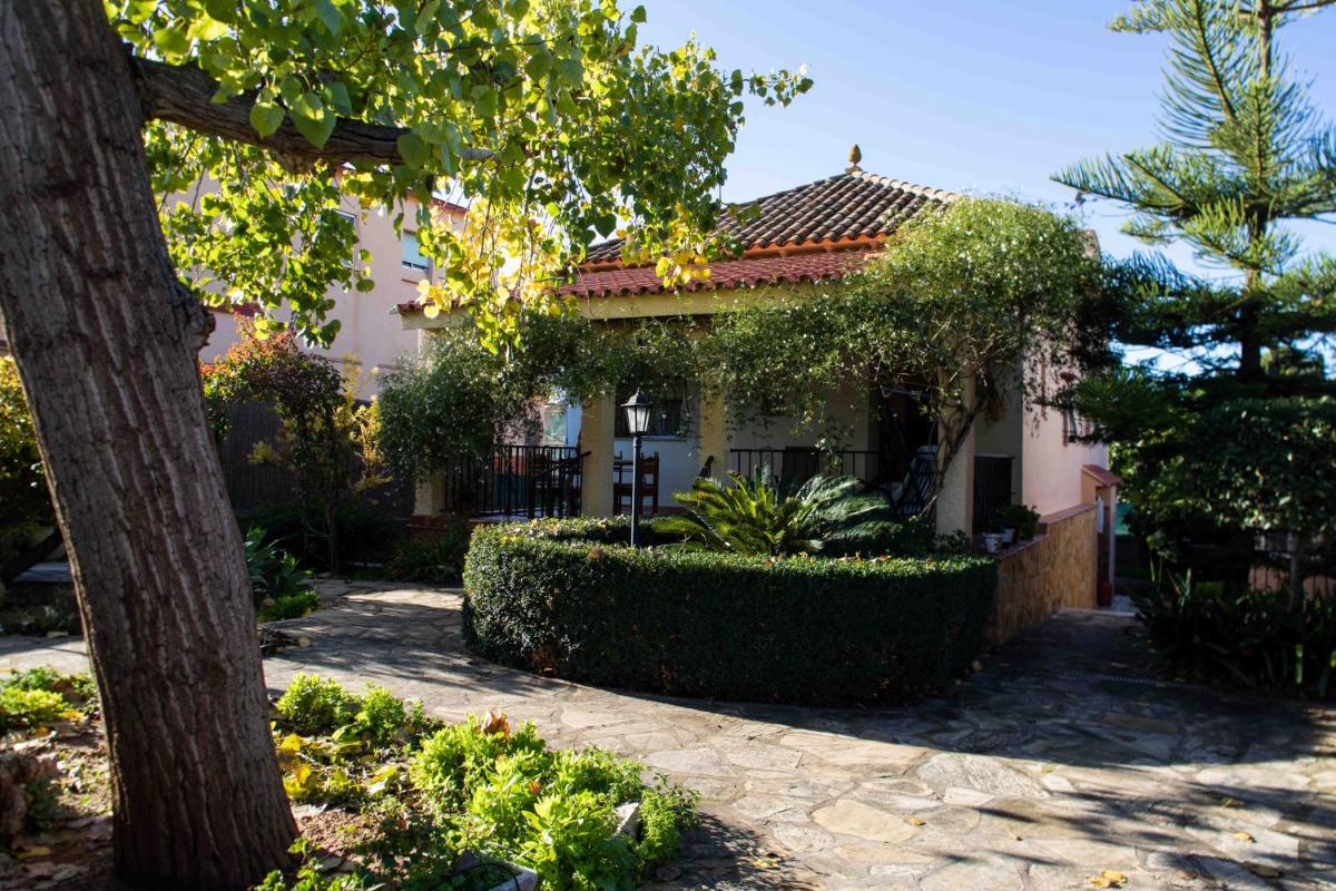 FLORIT FLATS - The Orange Lemon Tree House - Housity
