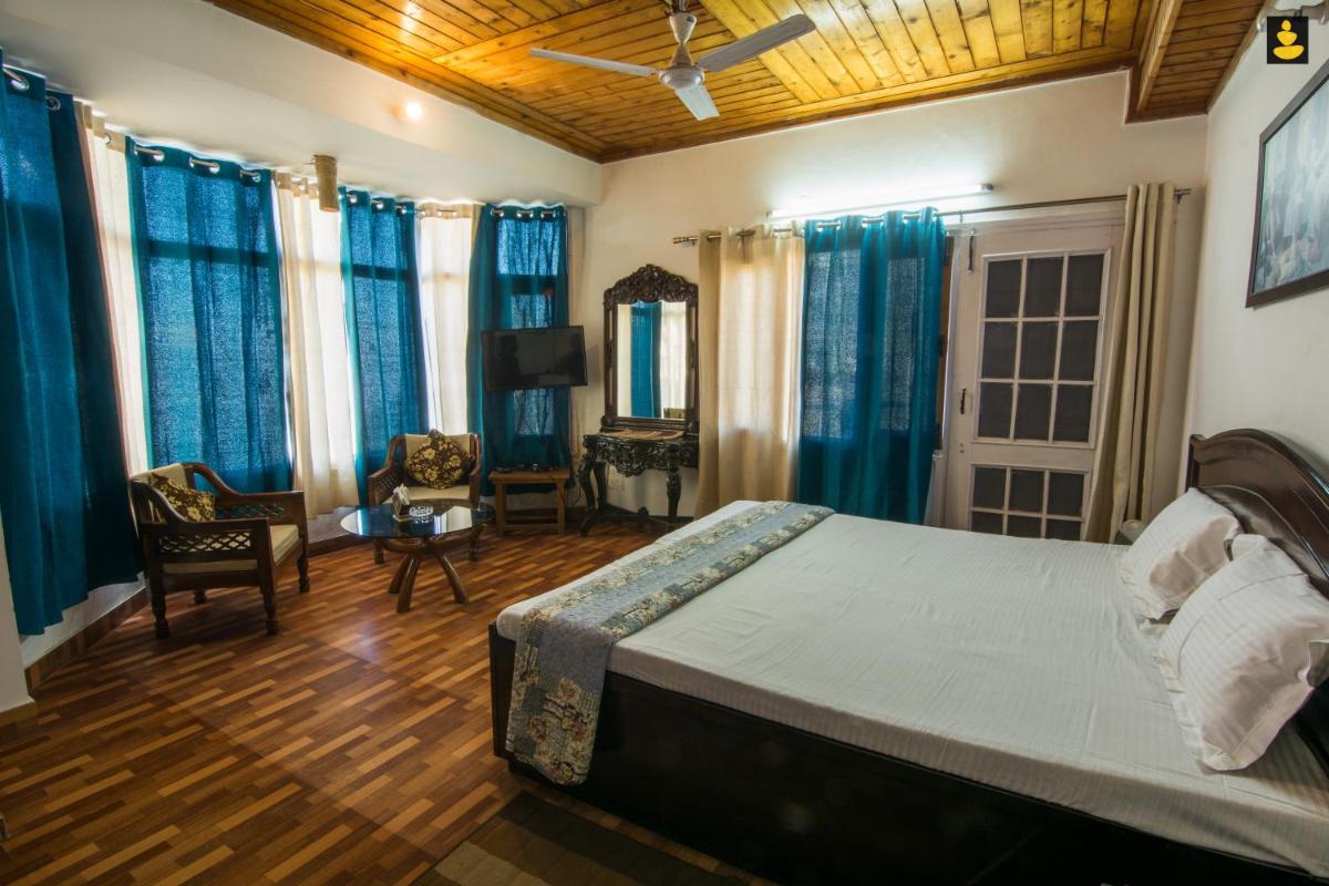 LivingStone 2BHK Cozy Homestay in Kasauli Hills - Hizvo