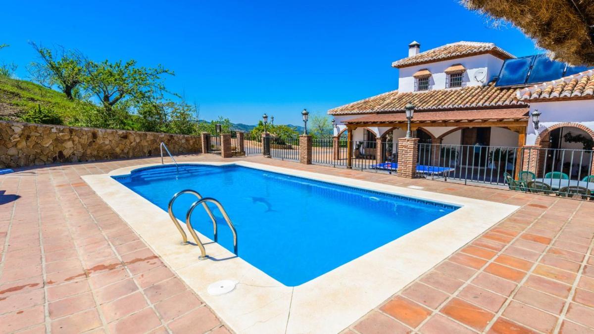 Mansion Piedras Blancas Colmenar by Ruralidays - Housity