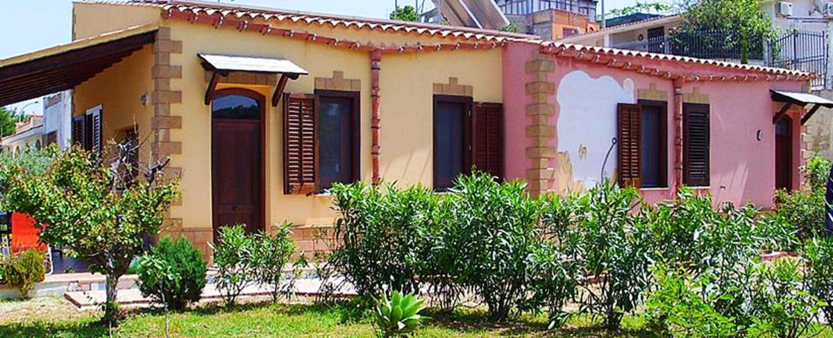 Charming Villa in Balestrate - Housity