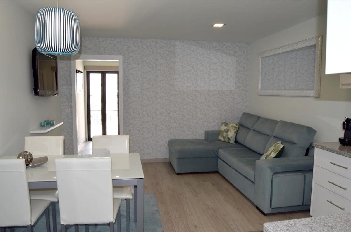 Bright apartment with sea view in Encarnacao 45 m² - Housity