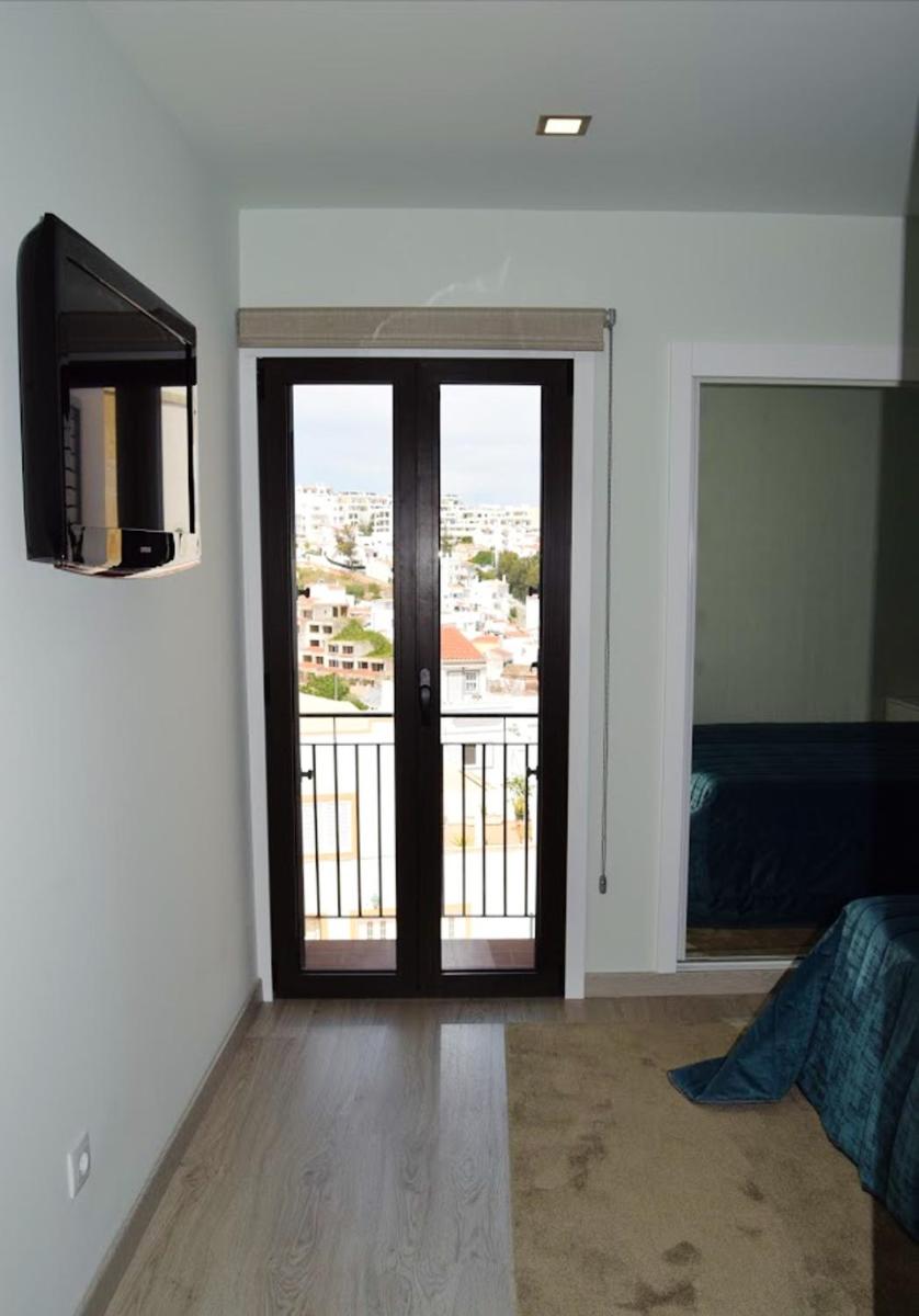 Bright apartment with sea view in Encarnacao 45 m² - Housity