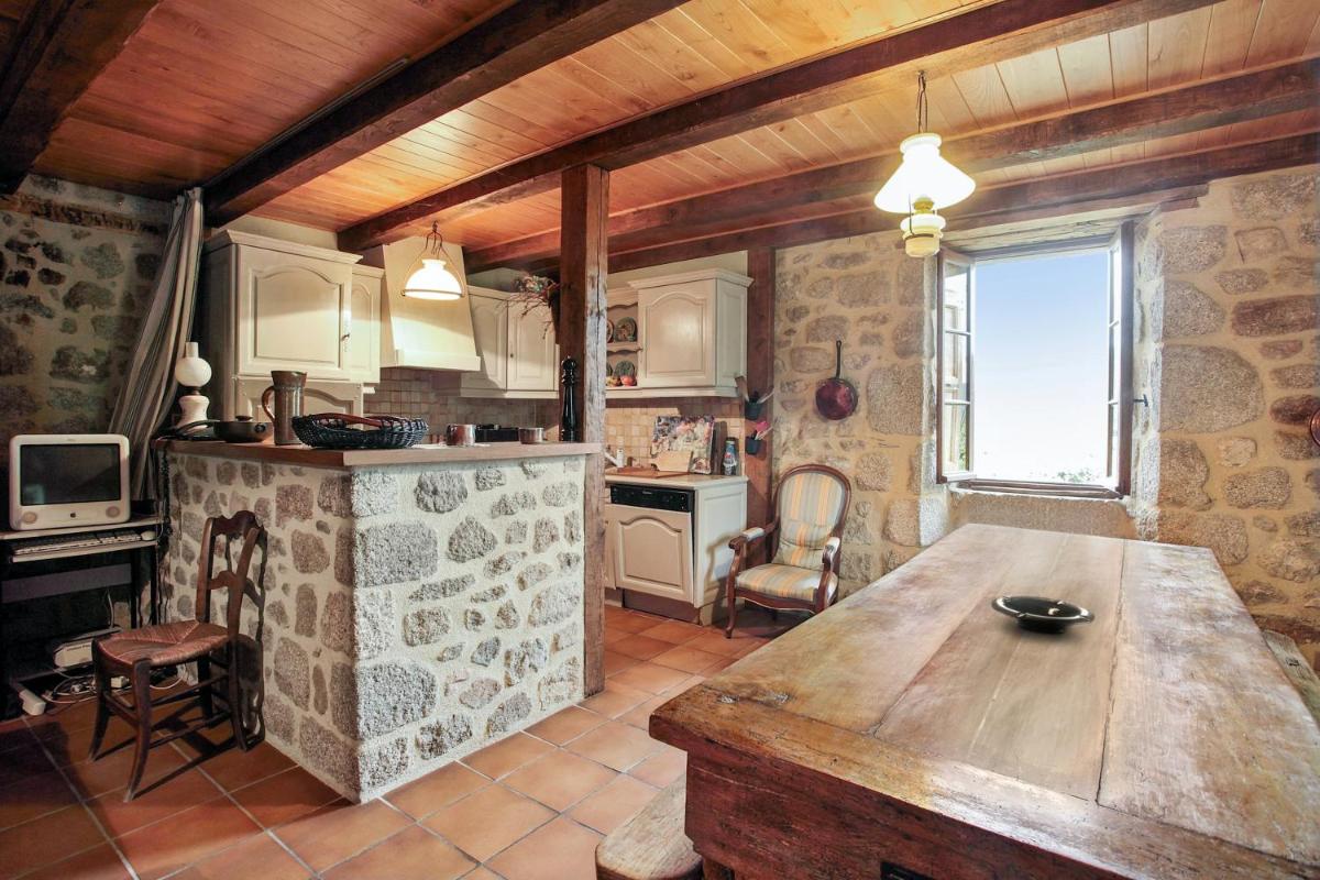 Maison accueillante a Senezergues avec vue sur la montagne - Housity