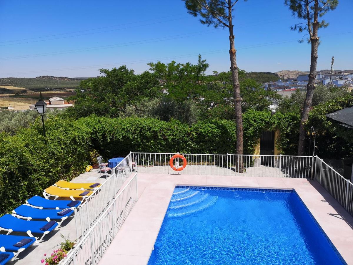 Elegant Villa in Palenciana with Pool - Housity