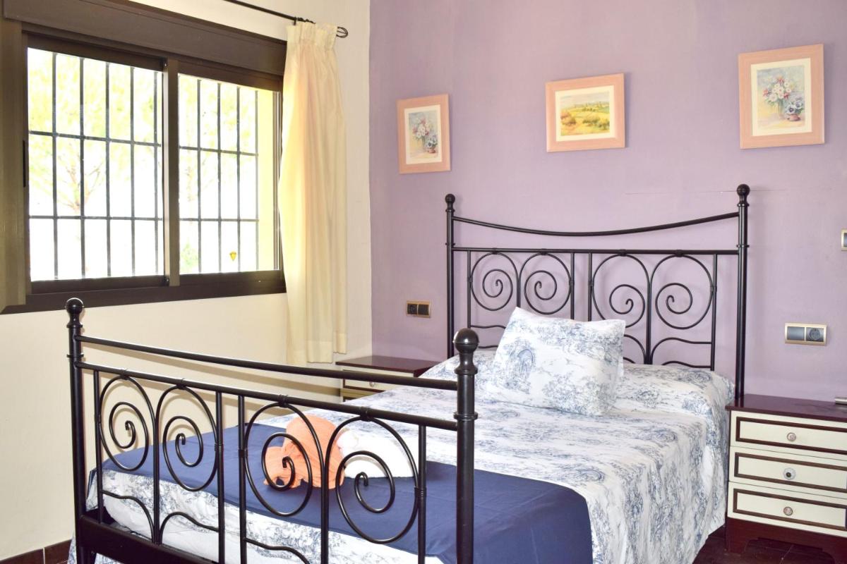 Elegant Villa in Palenciana with Pool - Housity