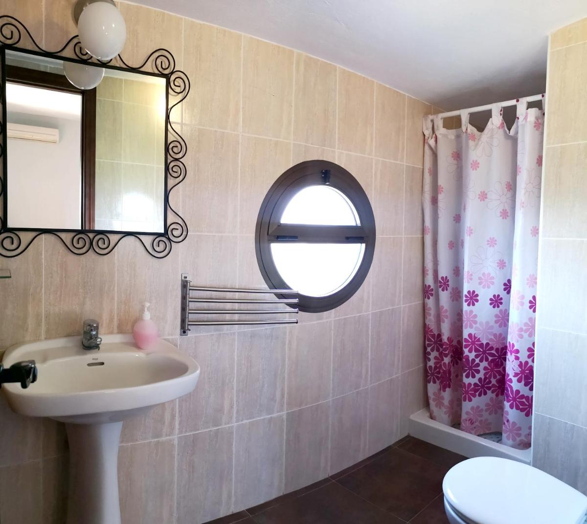Elegant Villa in Palenciana with Pool - Housity