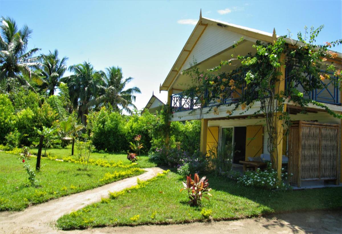 Suitetrails - 4 bedrooms villa at Foulpointe Madagascar 200 m away from the beach with sea view enclosed garden and wifi
