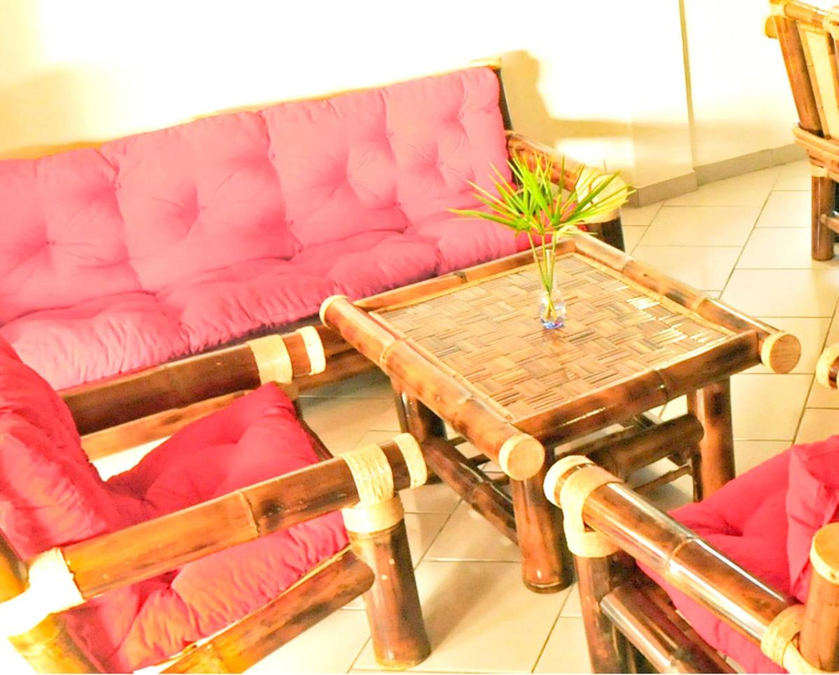 Suitetrails - 4 bedrooms villa at Foulpointe Madagascar 200 m away from the beach with sea view enclosed garden and wifi