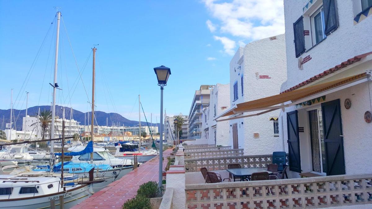 Charming house in Roses with shared pool and sea view - Housity