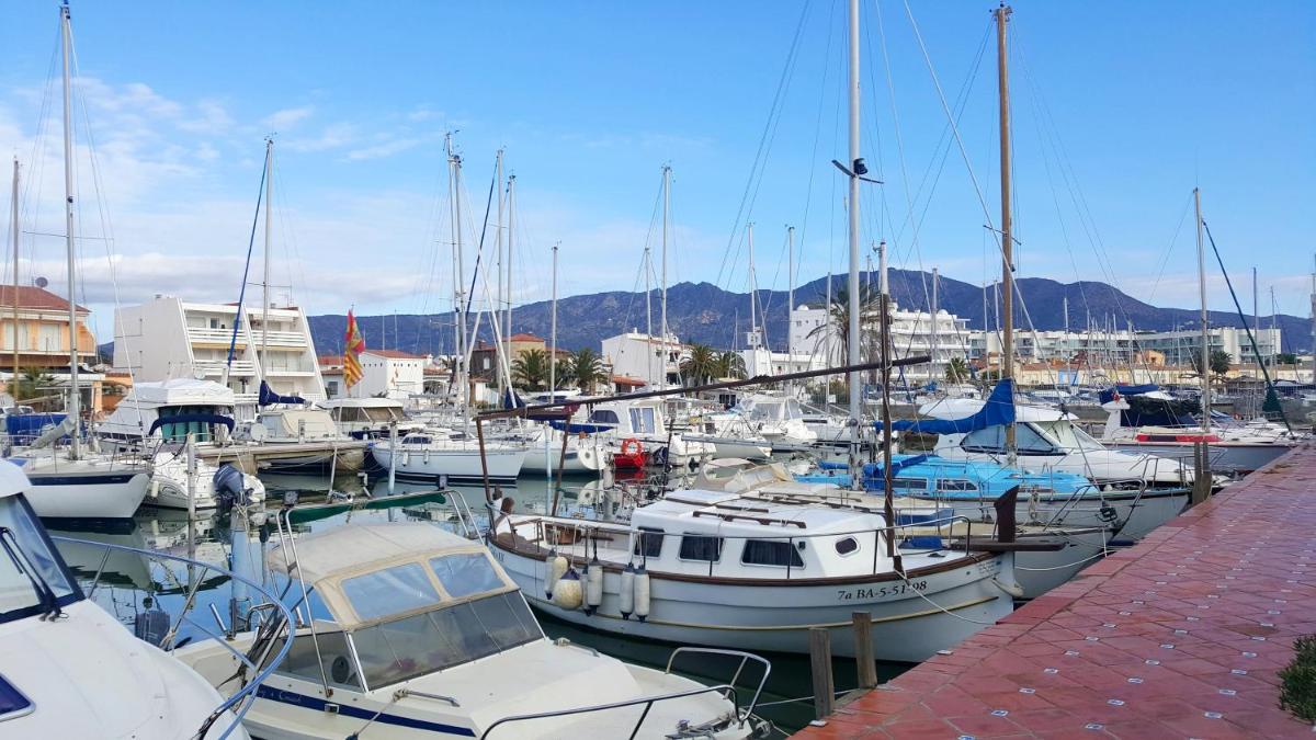 Charming house in Roses with shared pool and sea view - Housity