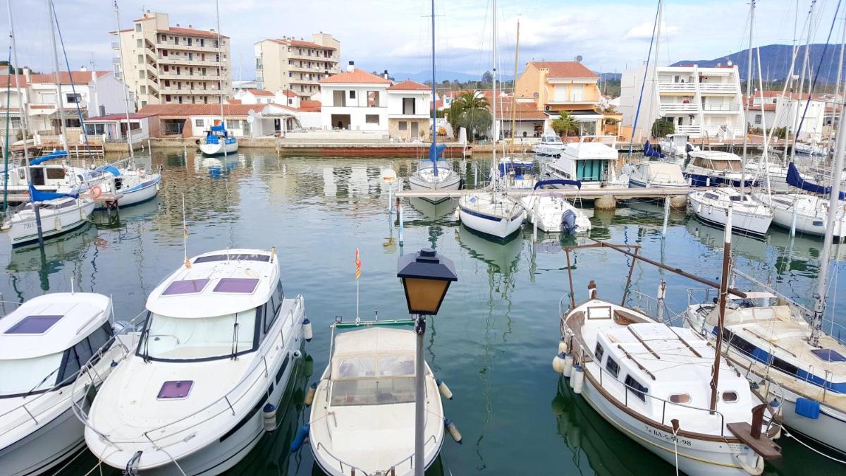 Charming house in Roses with shared pool and sea view - Housity