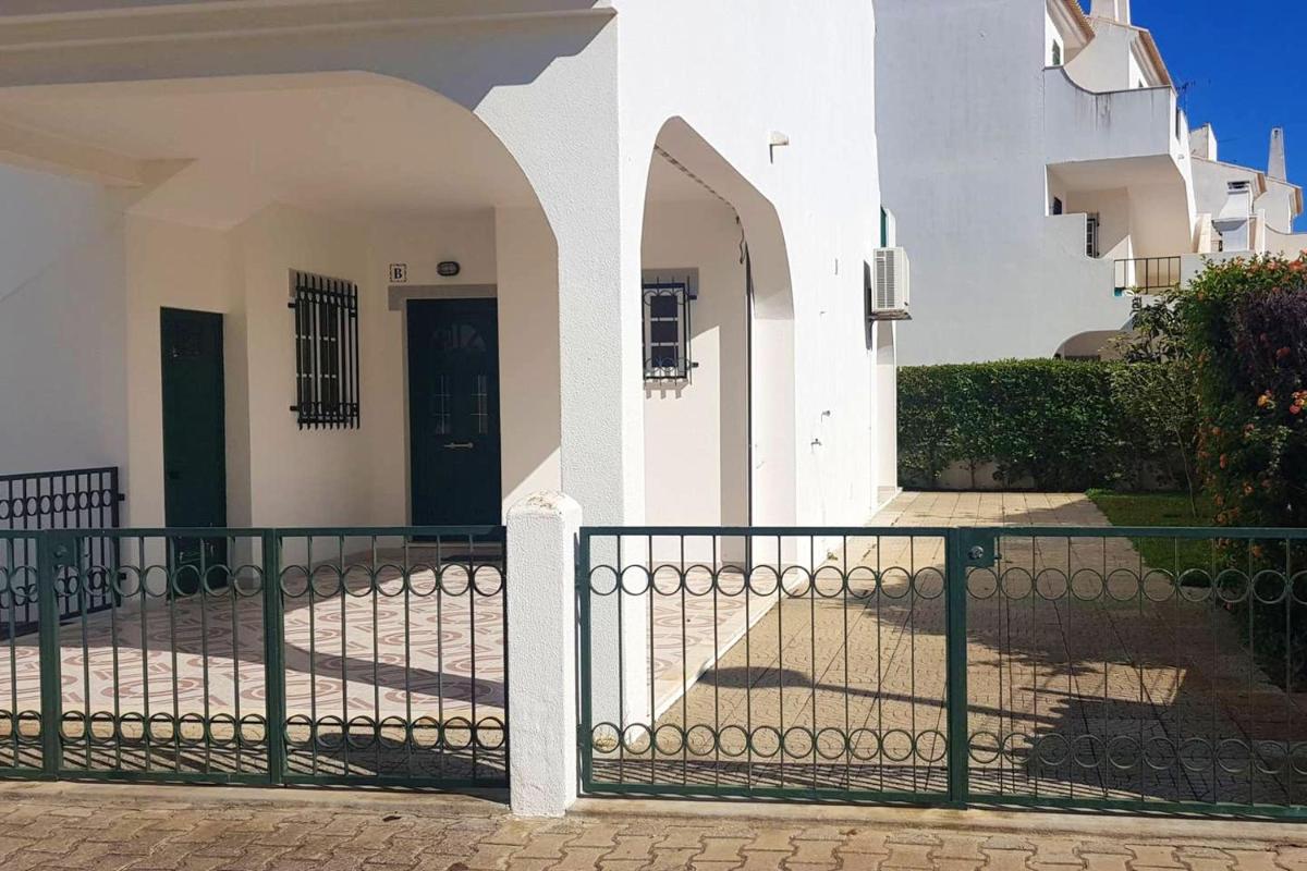 Modern house in Altura with terrace and city view - Housity
