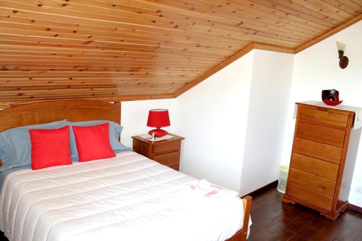 3 bedrooms house with sea view enclosed garden and wifi at Prainha 4 km away from the beach - Housity