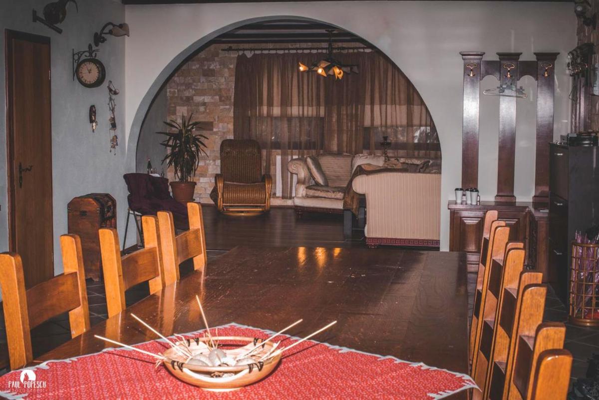 Spacious chalet in Sibiel with mountain and lake views + Jacuzzi - Housity
