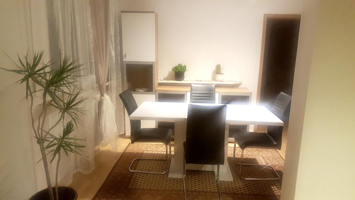 Suitetrails - 3 bedrooms appartement with enclosed garden and wifi at Ramstein Miesenbach