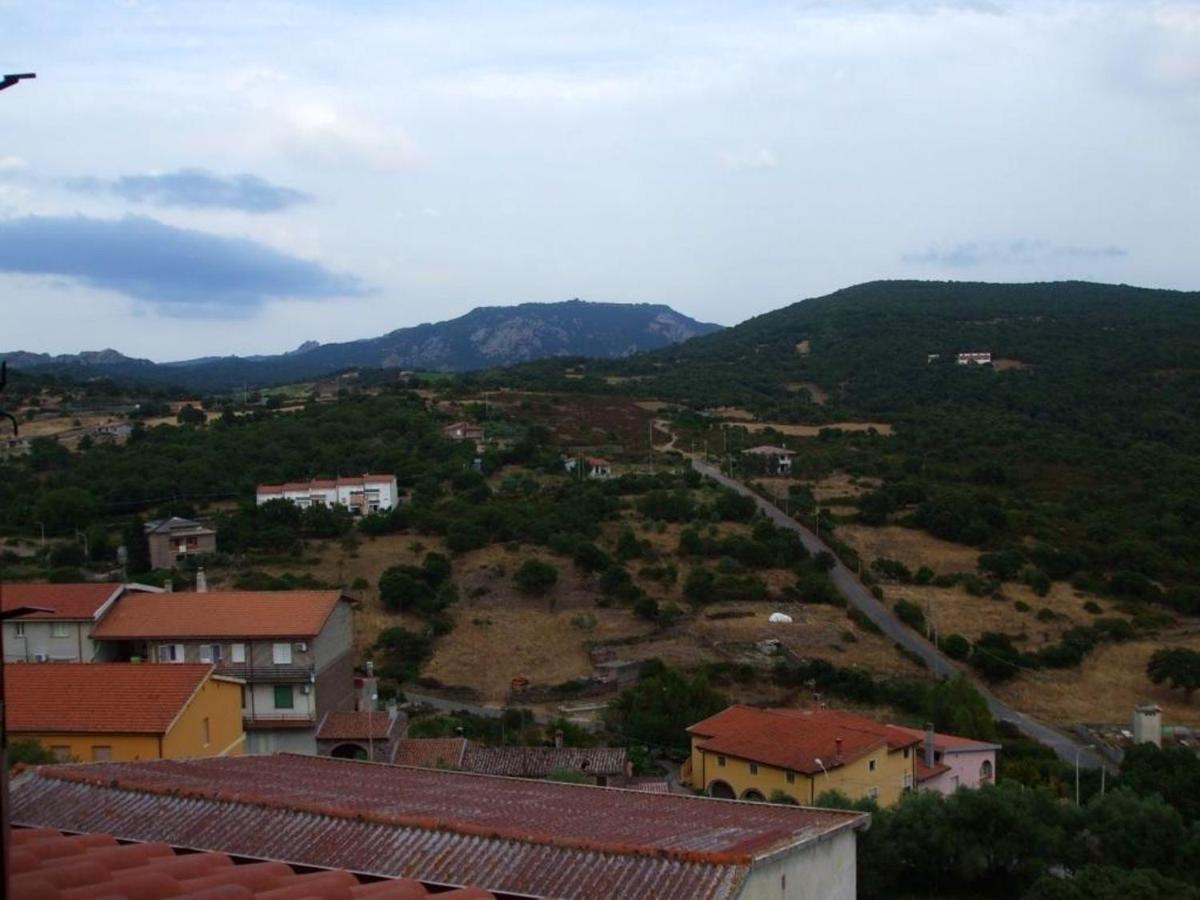 Charming apartment in Nughedu Santa Vittoria - 90 m² with fireplace - Housity