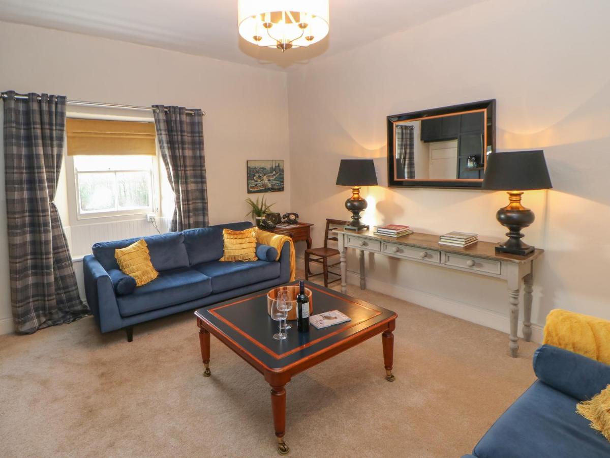 8 Headlam - Housity