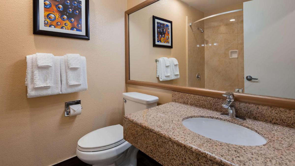 Best Western Plus Heritage Inn - Housity