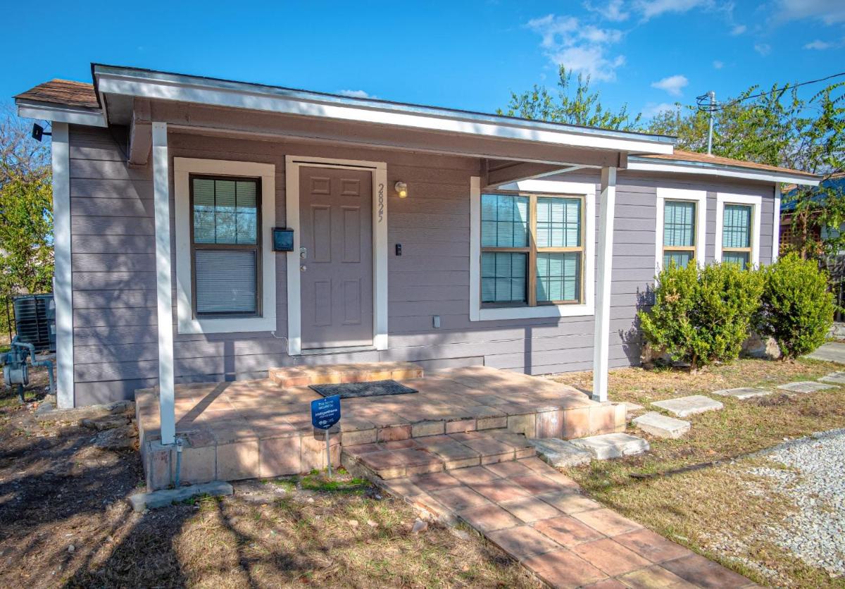Nice 3B 2BA Near Downtown 2 Min AtandT Center - Housity