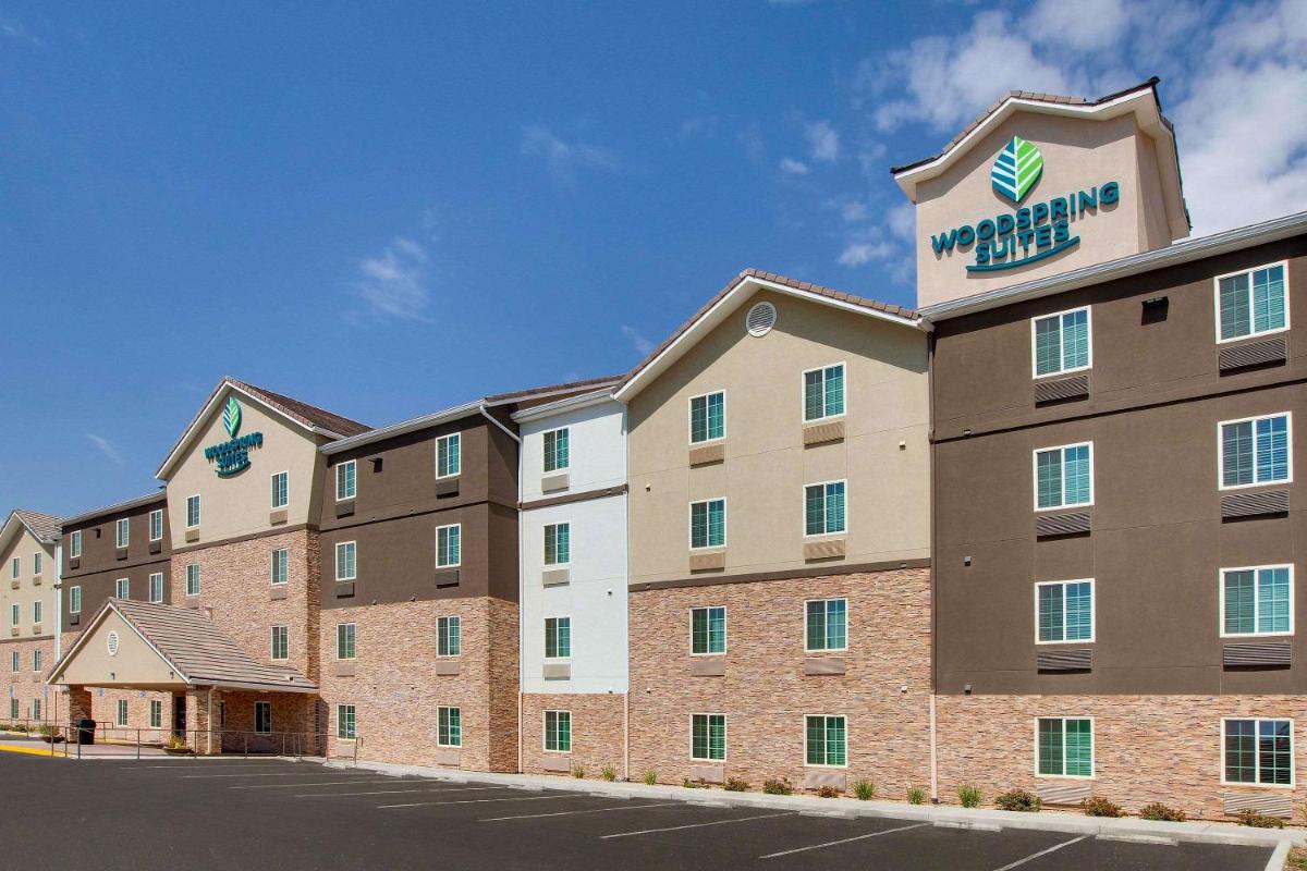 WoodSpring Suites Bakersfield East - Housity