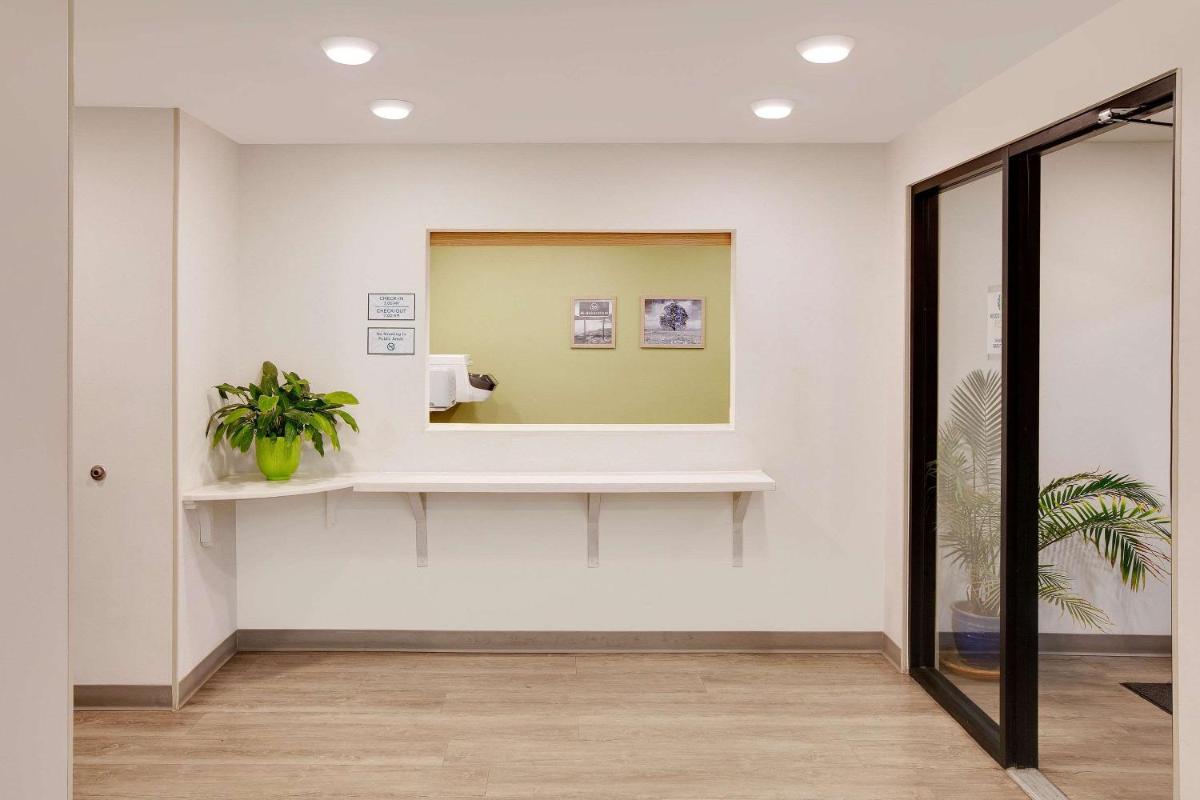 WoodSpring Suites Bakersfield East - Housity
