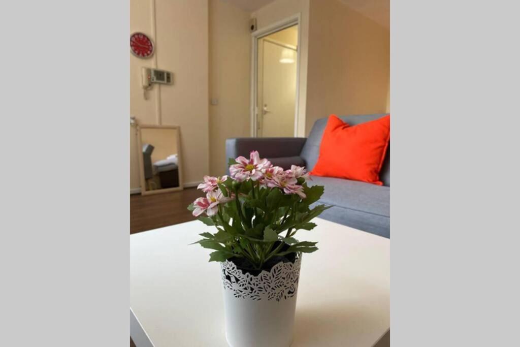 Studio with Great Transport Links to City Centre - Housity