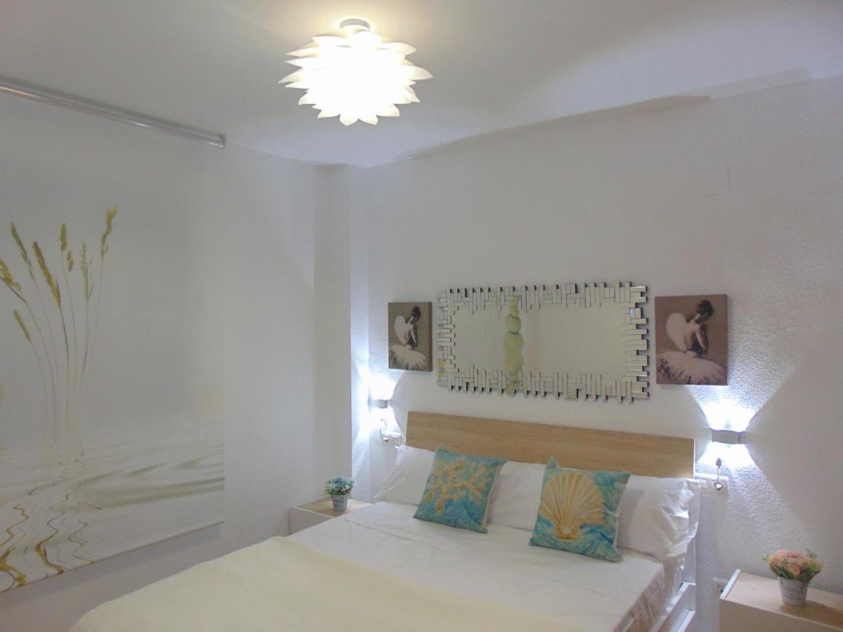 Apartamentos varios con 2 dorm en Marina Dor , la playa de Amplaries 47 , vista lateral al mar - Hizvo