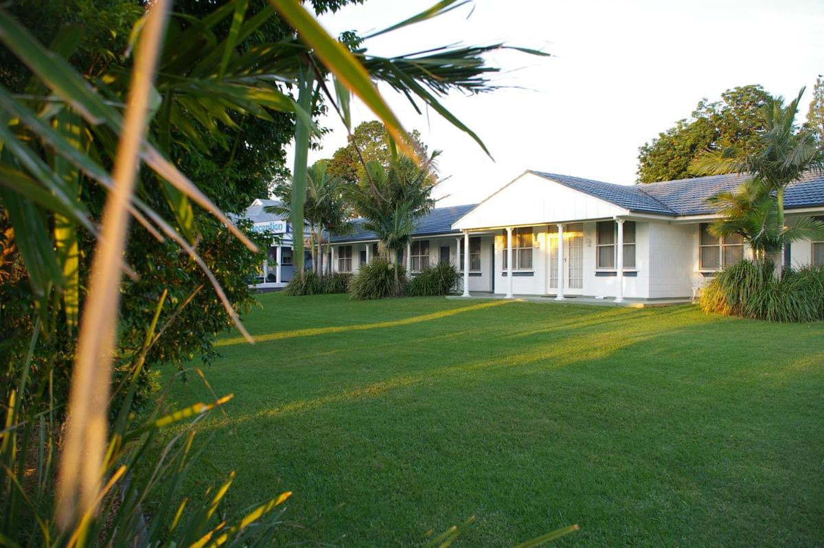 Colonial Court Motor Inn - Housity