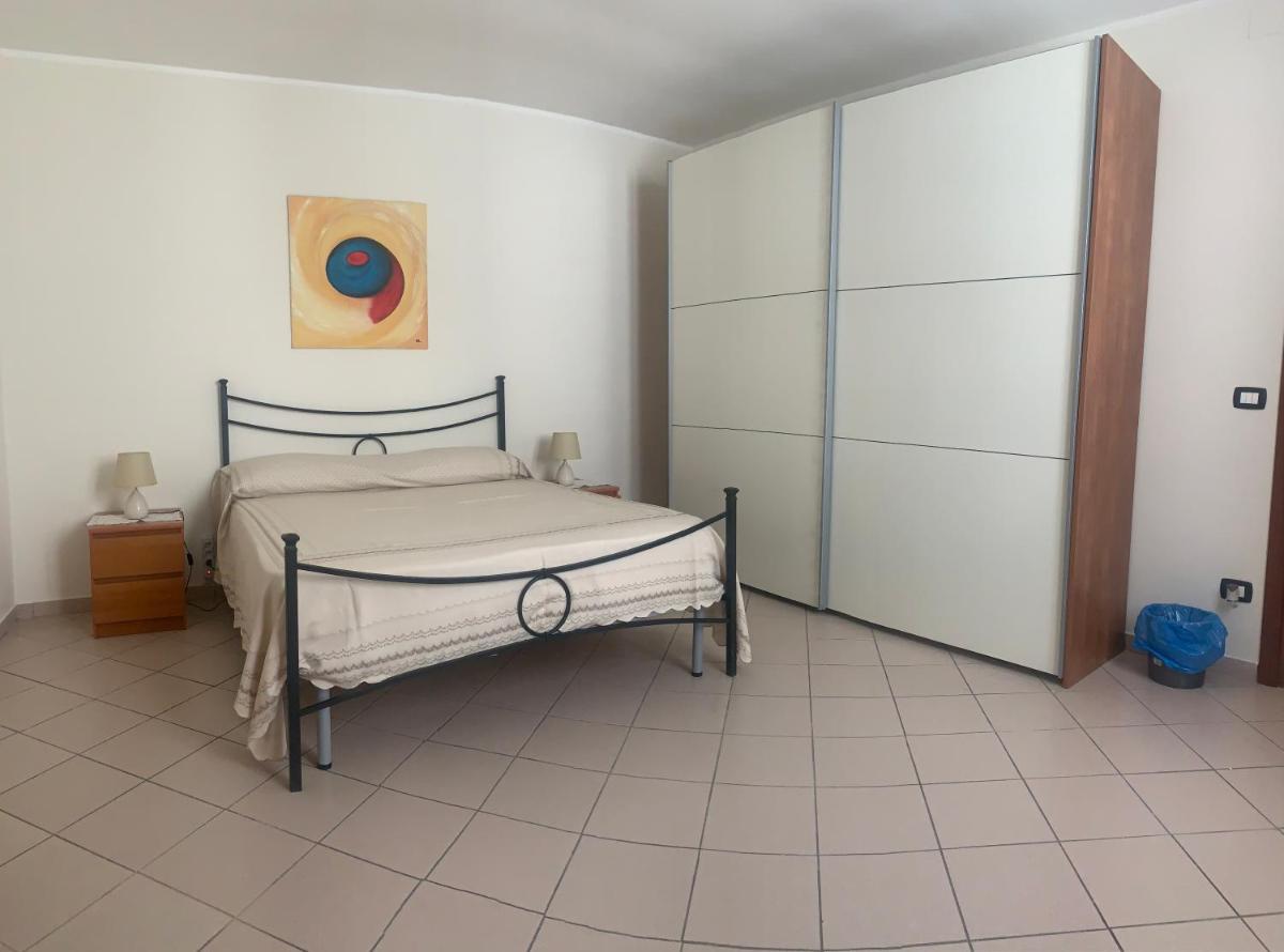 Casa Adriana, centralissima, confinante ospedale civile - Housity