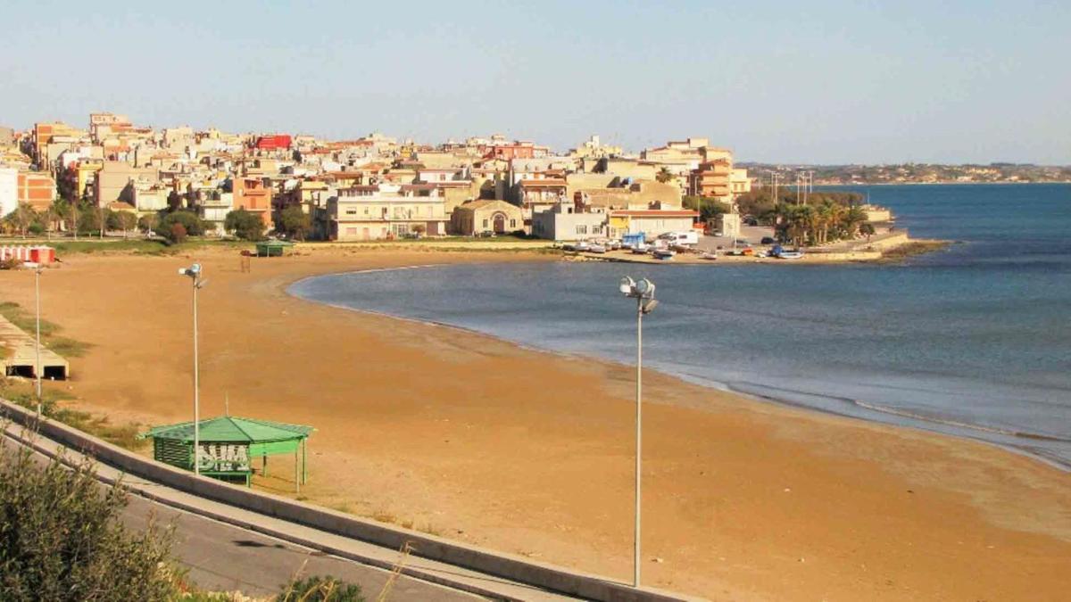 Orizzonte Casesicule, Fantastic Sea View with Balcony and Big Windows, Wi-Fi - Housity