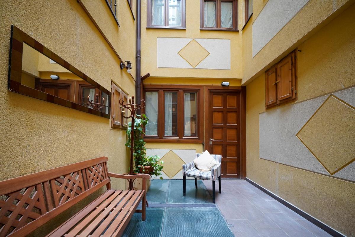 Apartamentos Huertas - Housity