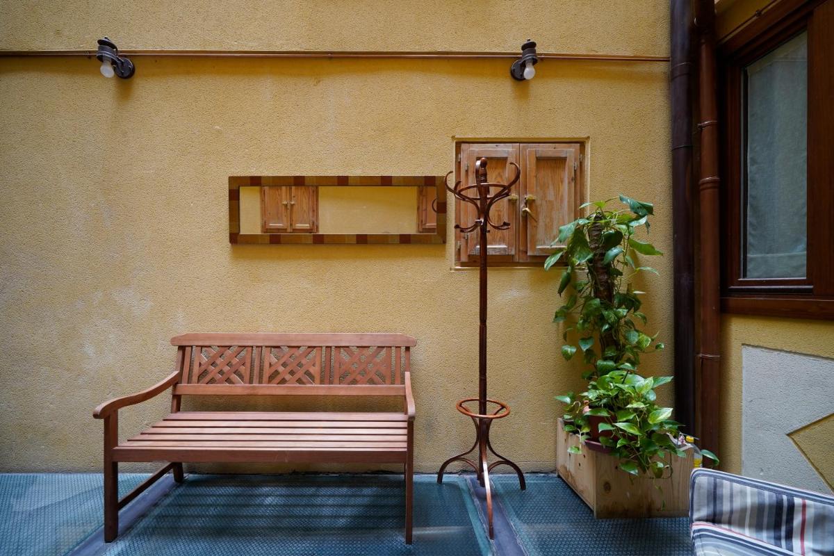 Apartamentos Huertas - Housity