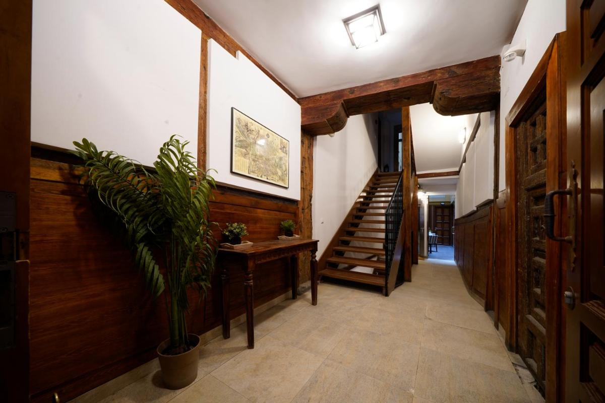 Apartamentos Huertas - Housity