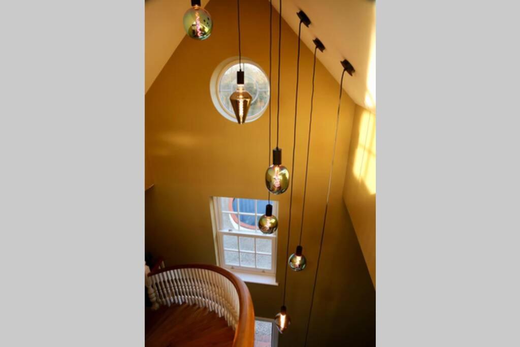 Stunning 5 Bedroom House - The Officers House - Housity