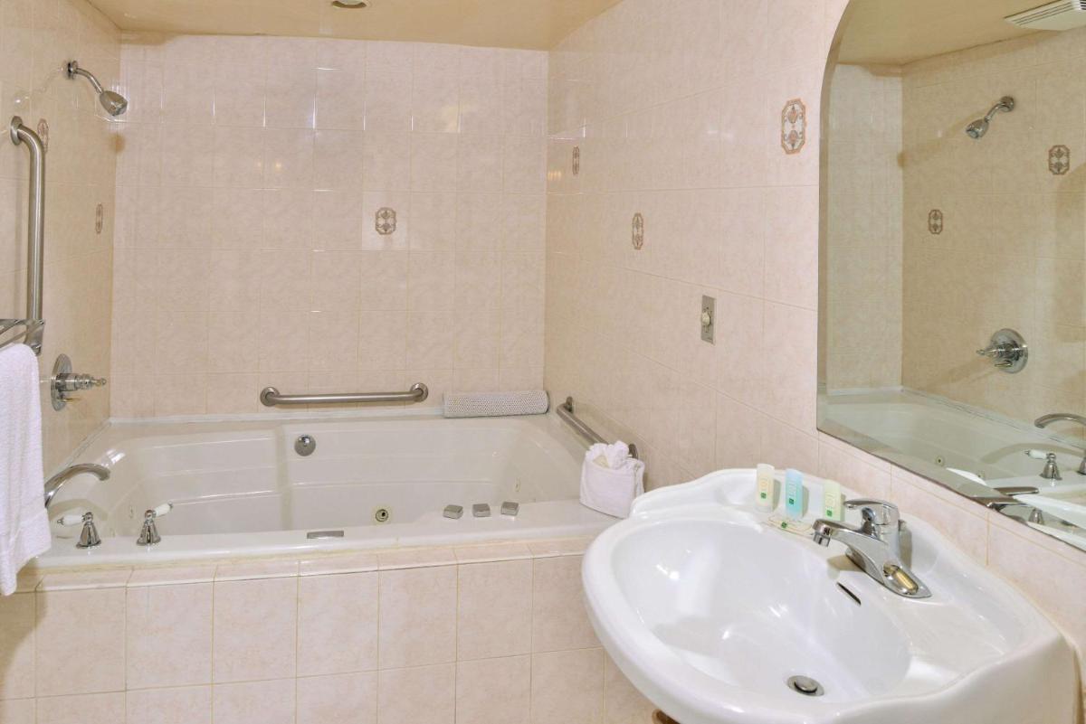 Quality Inn & Suites Walnut - City of Industry - Housity