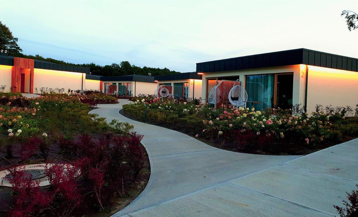 Bungalows at Sierra Golf Resort - Housity