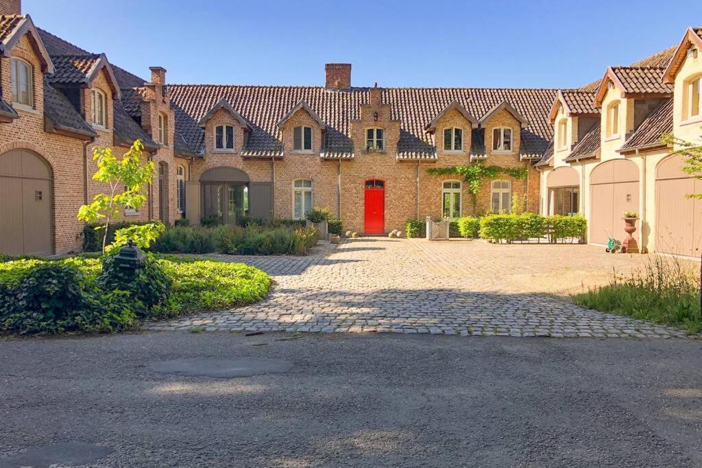 Gastenhuis prachtige Historische Vierkant Hoeve - Housity