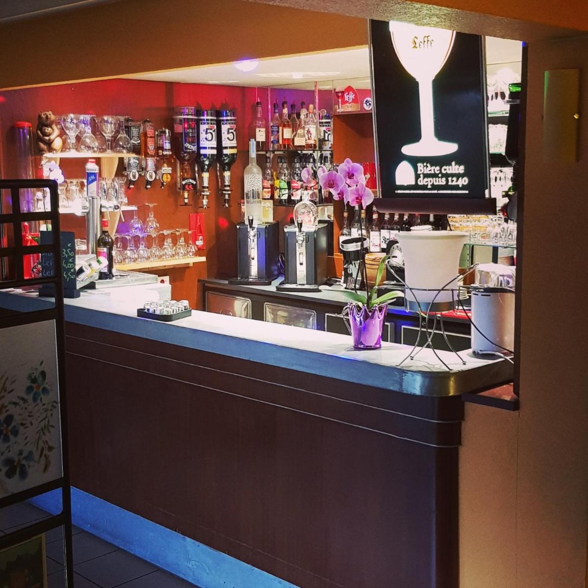 Salon ou bar de l'établissement Le Pavillon