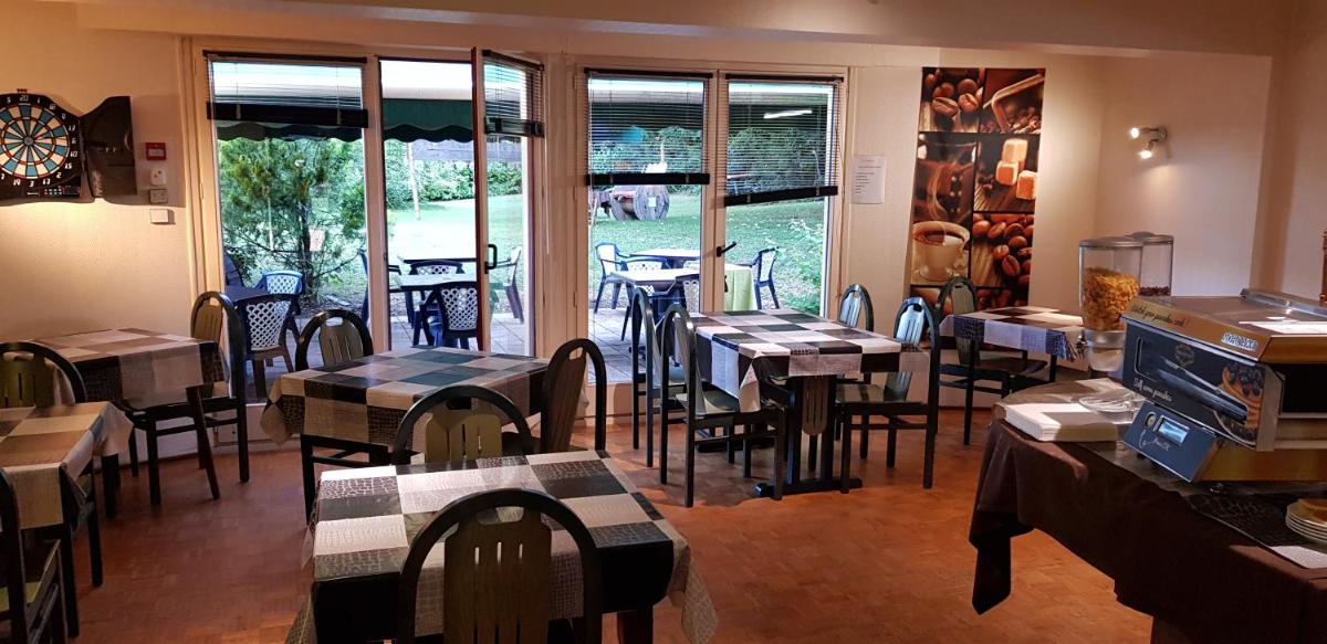 Restaurant ou autre lieu de restauration dans l'établissement Le Pavillon
