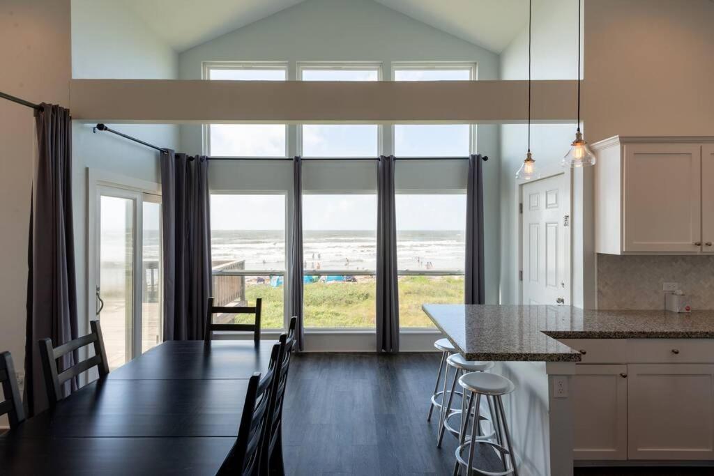 Beach Front on West Beach - Housity