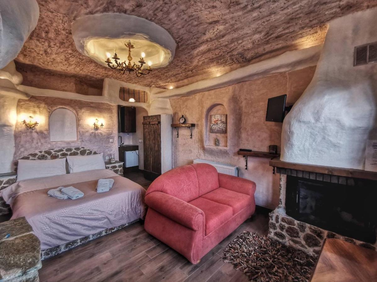 Anilia Guesthouse - Housity
