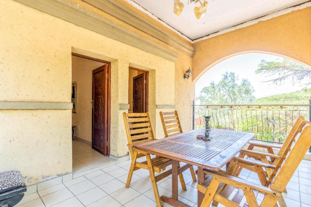 Suitetrails - Aloha Lodge 2 Bedroom Apartment near Menlyn Sleeps 4
