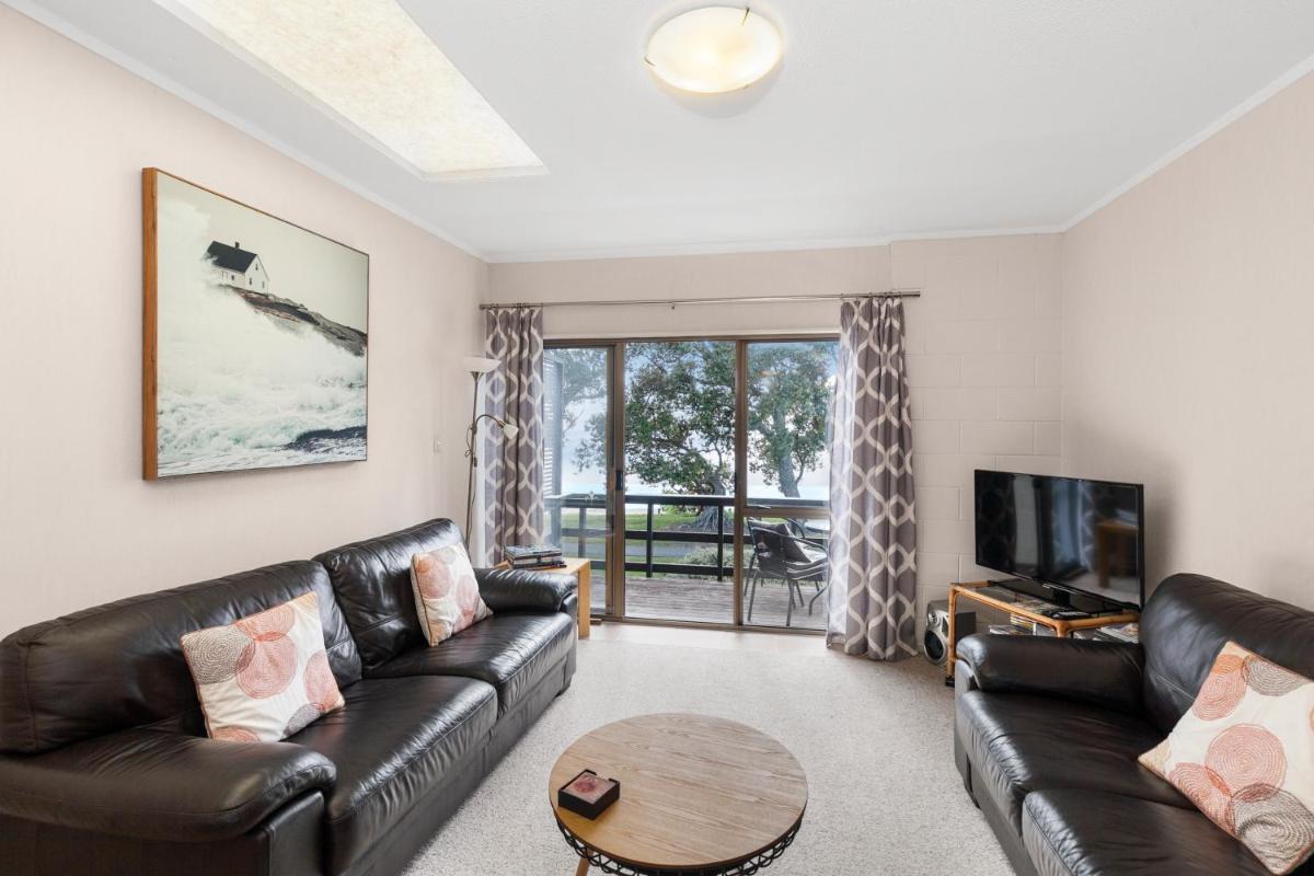 Sunny Sea Views - Snells Beach Holiday Home - Housity